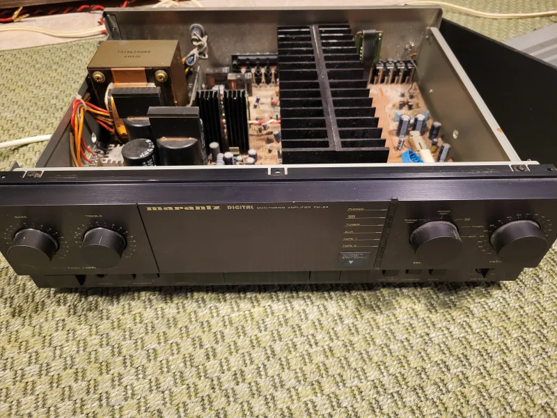 Marantz pm 64 i behov av stor service Marantz pm 64 i behov av stor service - Bild 1 av 6