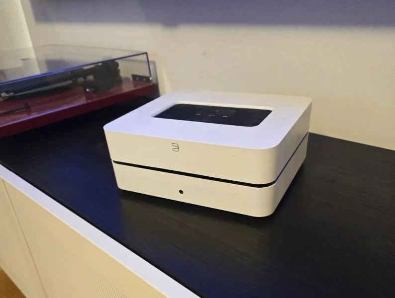 Bluesound VAULT 2i, High-Res 2TB Network Hard Drive CD Ripper and Streamer - Bild 1 av 3