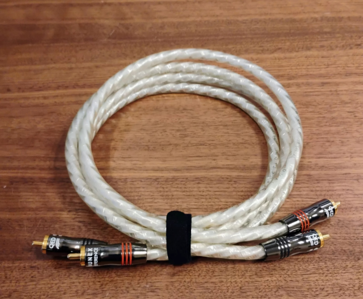 Qed silver spiral rca