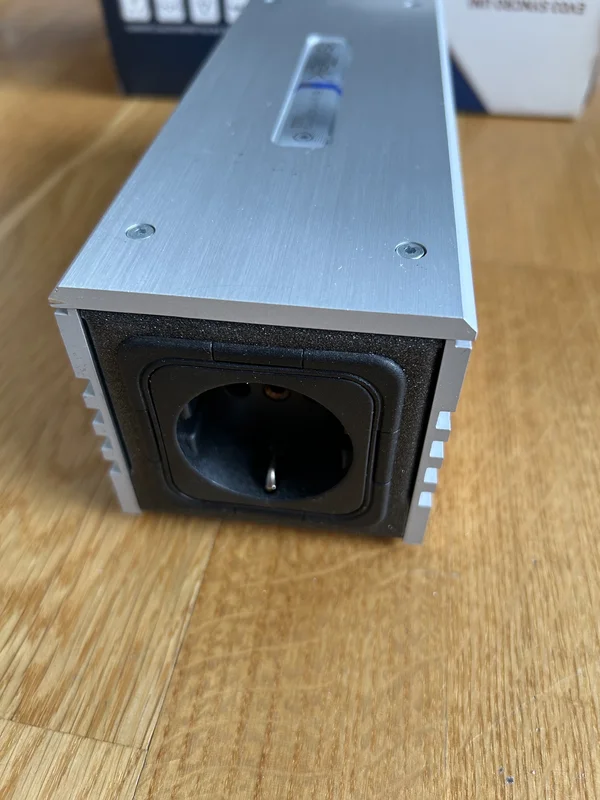 Isotek Syncro Uni Evo3 DC filter - Bilde 2 av 3