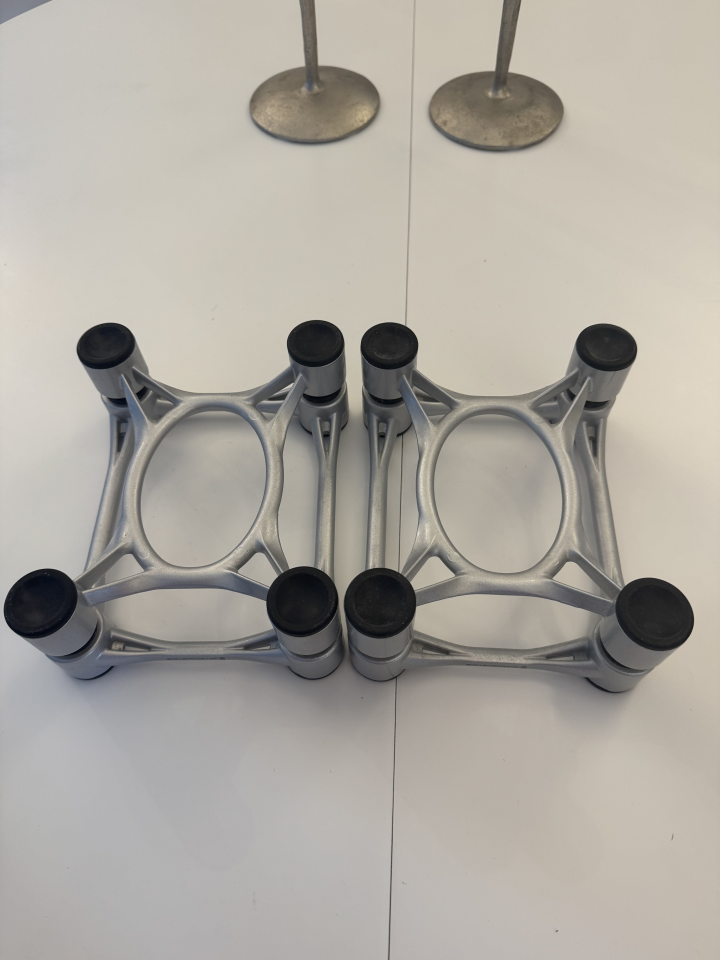 ISOAcoustics Aperta Silver