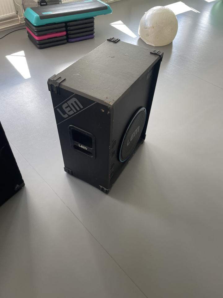 VS 650 TourClass Crest-Audio  Nurmark Im9  LEM BASAR    EV högtalare