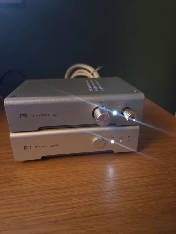 H&ouml;rlursf&ouml;rst&auml;rkare + DAC - Schiit Magni 2 &amp; Modi 2 - Bild 1 av 1