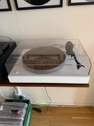 Pro-Ject X2 /Satin White Ortofon 2M Silver Nyskick med ... Pro-Ject X2 /Satin White Ortofon 2M Silver Nyskick med ...