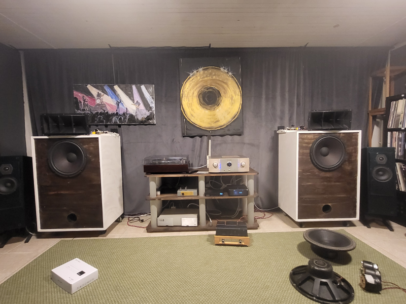 Mycket väljudande högtalare Mycket väljudande högtalare - Bild 1 av 9