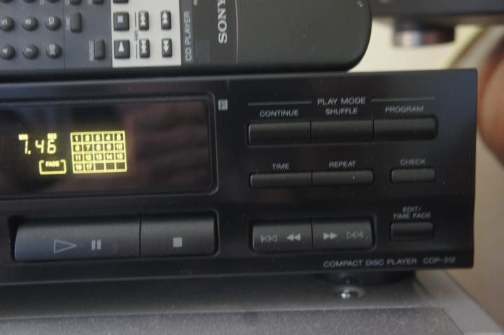 Sony CDP-312 i fint fungerade skick m original fjärrkontroll