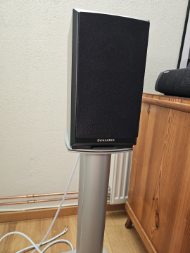Dynaudio Stand 4