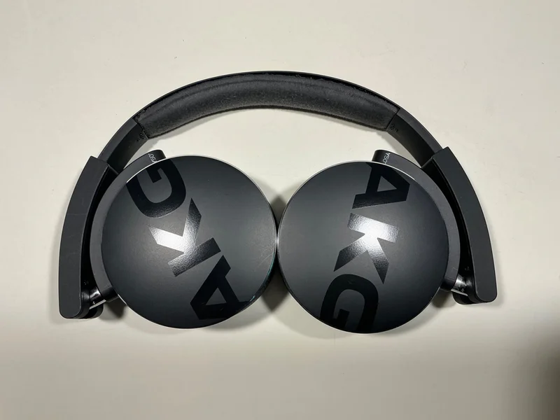 H&ouml;rlur AKG y50 - Bild 1 av 4