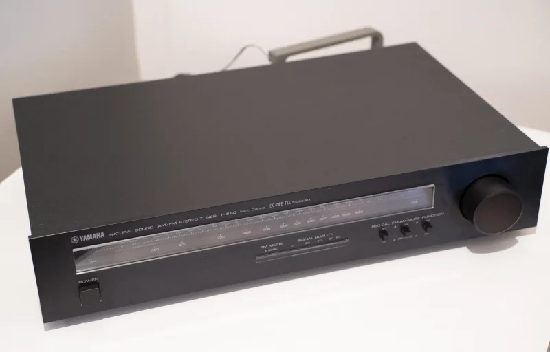 Yamaha T-560 AM/FM Stereo Tuner (1981-82) - Bild 1 av 2