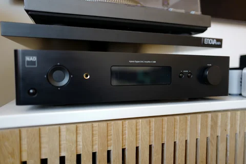 NAD C 368 med Bluesound 2i streaming modul
