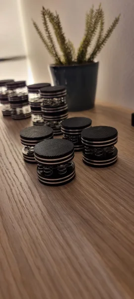 Massor blandat, rensar l&aring;dorna. - Bild 4 av 4