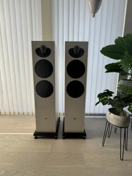 Linn Majik 140 med original aluminiumf&ouml;tter - komplett setup