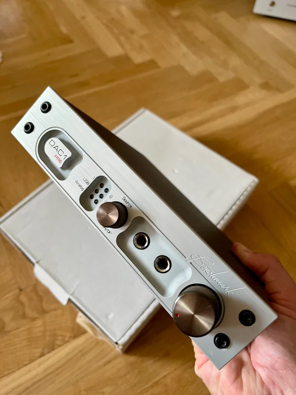 Benchmark DAC1 PRE - Bild 1 av 5