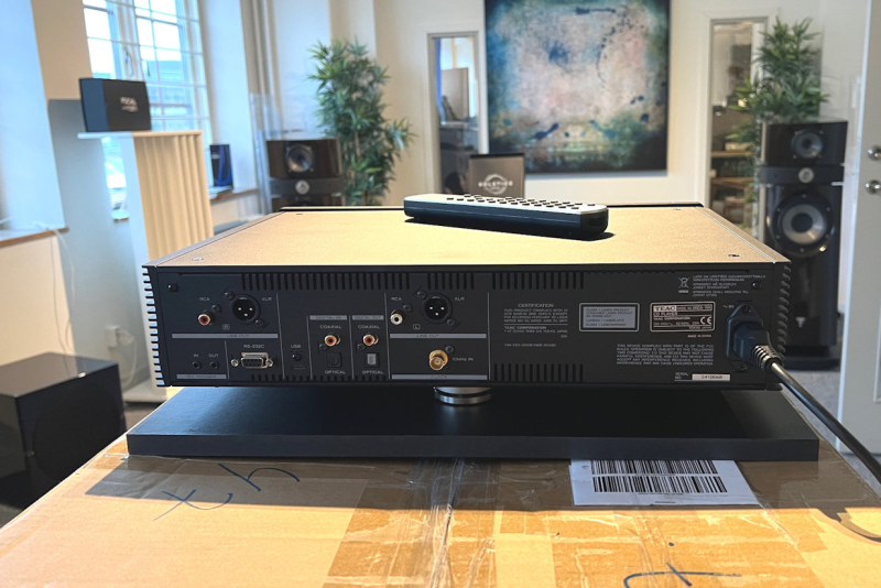 TEAC VRDS-701 - Begagnad cdspelare TEAC VRDS-701 - Begagnad cdspelare - Bild 3 av 3