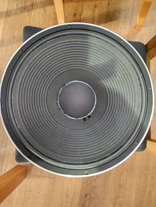 JBL 2235h i nyskick