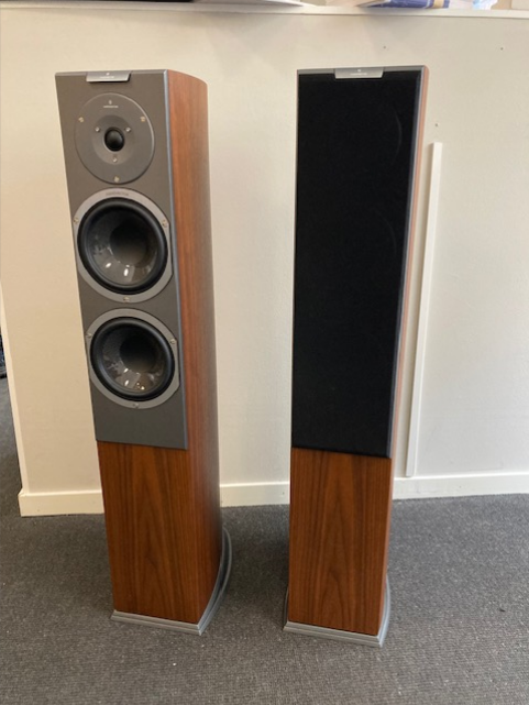 Audiovector R3 signature