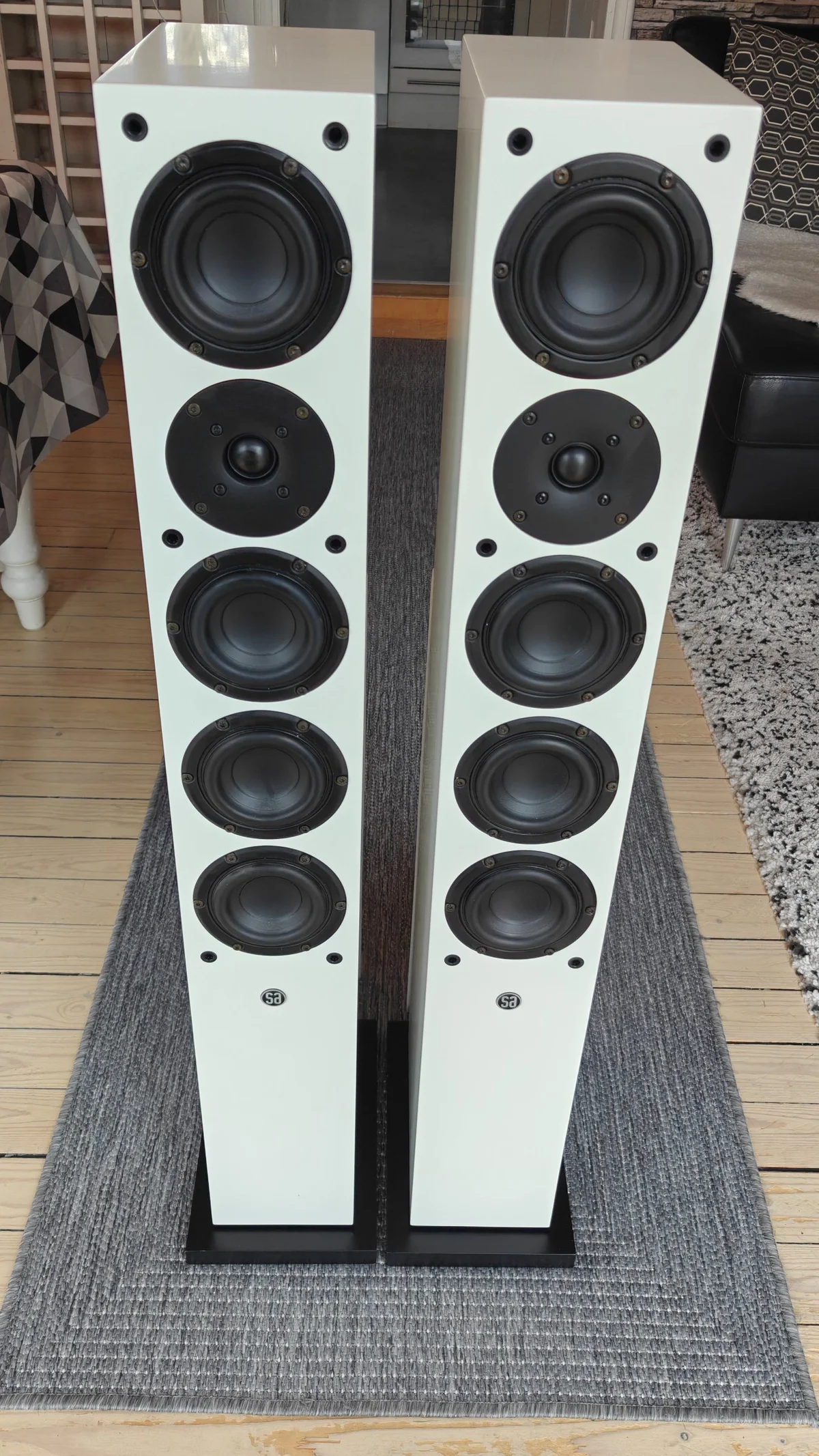 System Audio Aura 50 &ndash; Felfria golvh&ouml;gtalare - Bild 1 av 4