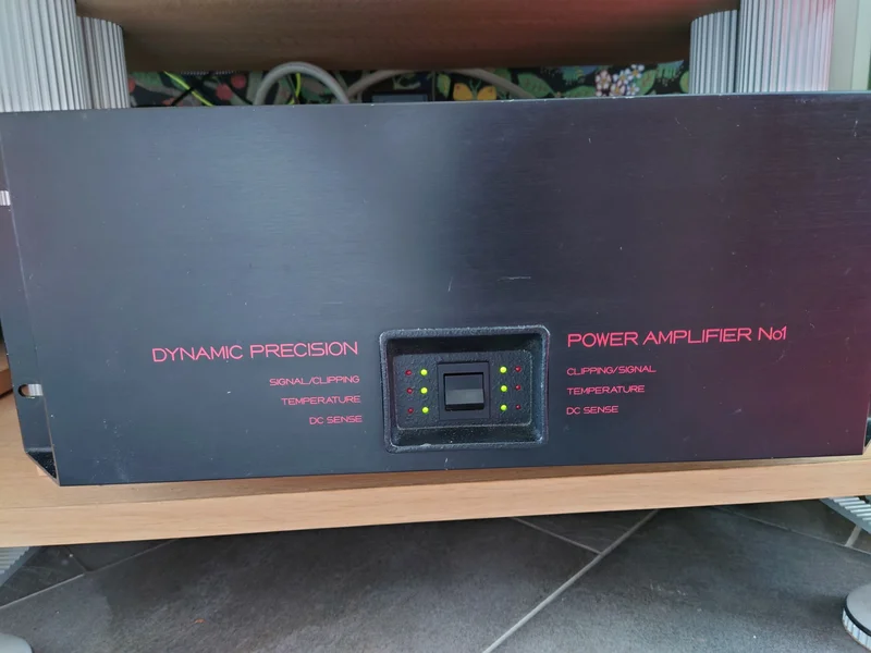 Dynamic Precision No1 Dynamic Precision No1 - Bild 1 av 2