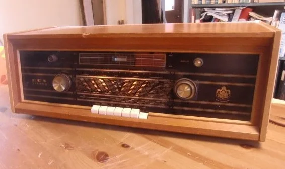 Stereo r&ouml;rradio Dux V 413 med ECL82 r&ouml;r - Bild 1 av 2