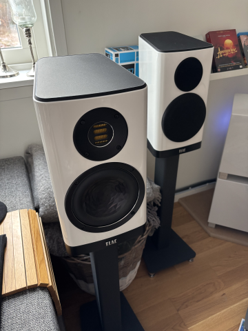 Elac Vela