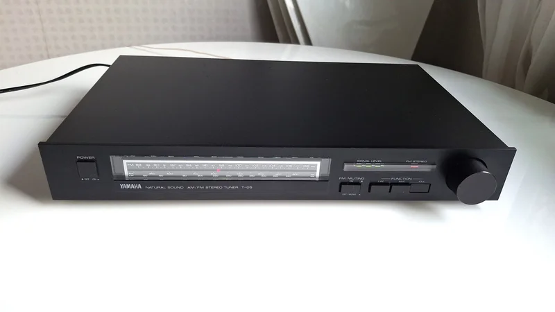 YAMAHA T-05 AM/FM Analog Stereo Tuner YAMAHA T-05 AM/FM Analog Stereo Tuner - Bild 4 av 10