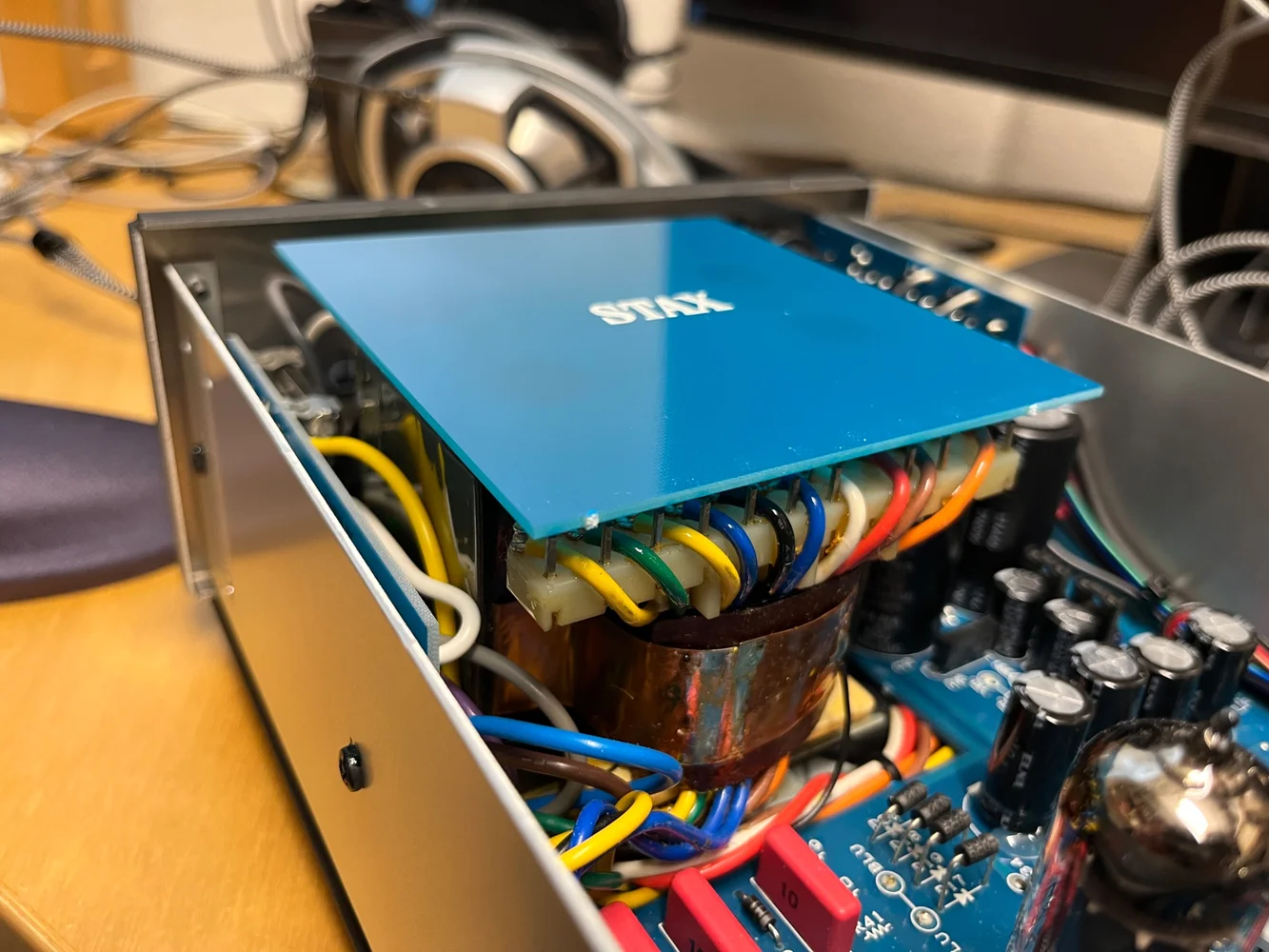 Stax SR-007tA: Exklusiv r&ouml;rhybridf&ouml;rst&auml;rkare i toppskick - Bild 9 av 11