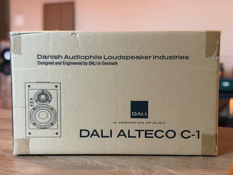 DALI Alteco &ndash; Smidiga surround- & Atmos-h&ouml;gtalare i nyskick