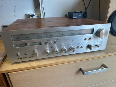 Akai AA-1050