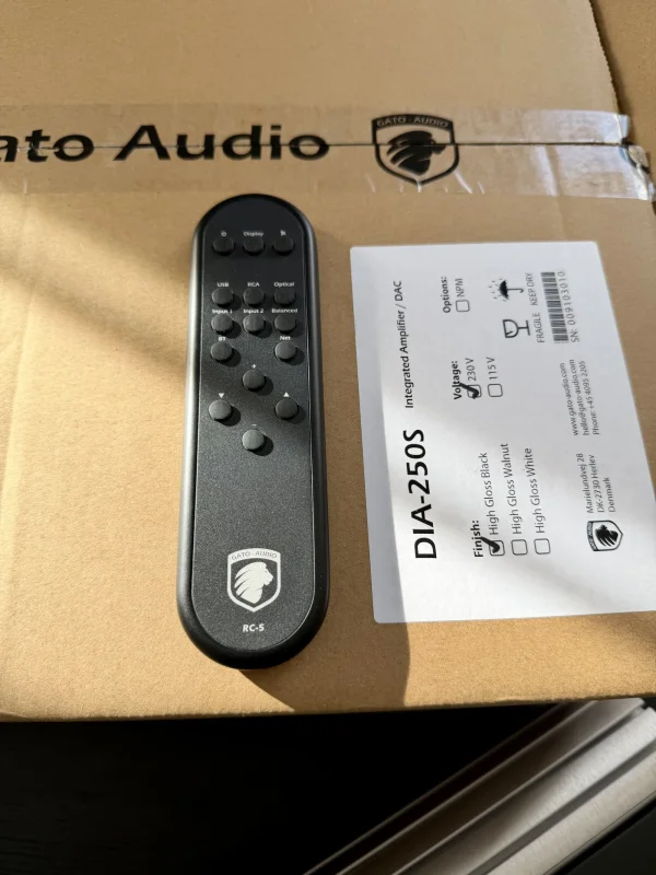 Gato Audio DIA-250S i svart High Gloss-finish Gato Audio DIA-250S i svart High Gloss-finish - Bild 5 av 5