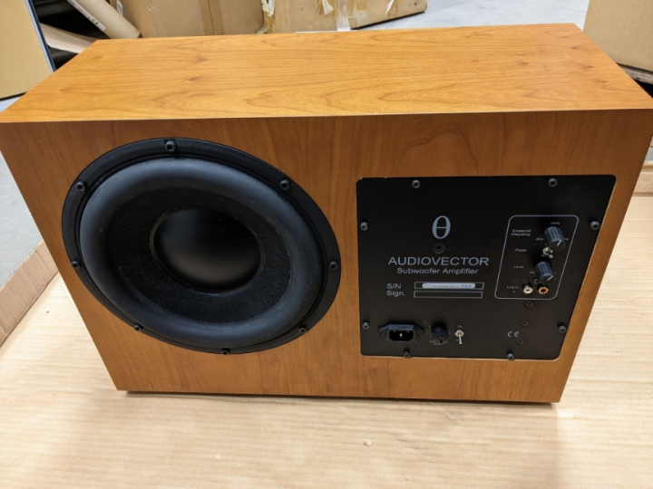 Audiovector M-sub Signature Cherry