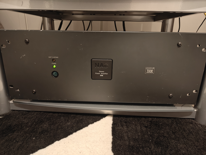 NAD 208 THX. 