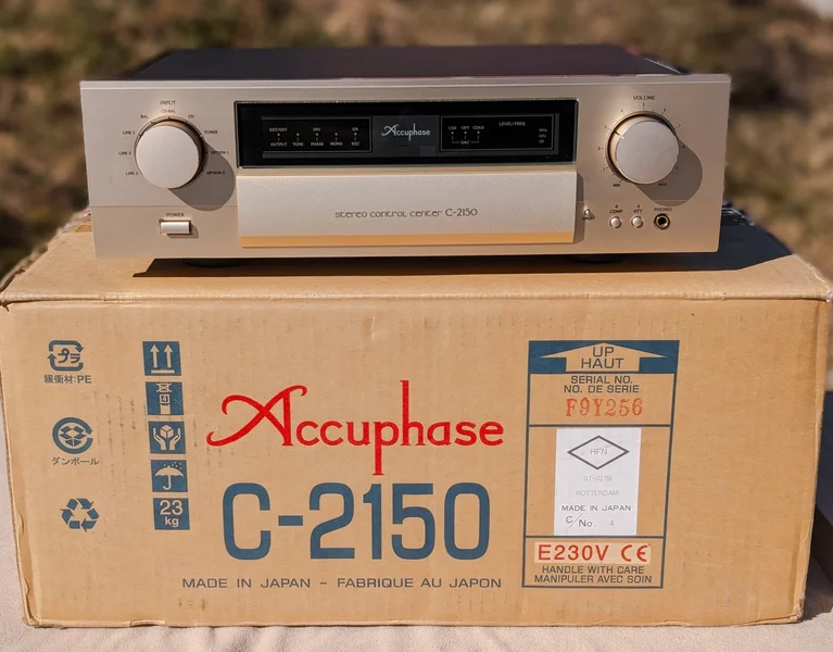 Accuphase C-2150 AAVA preamp Accuphase C-2150 AAVA preamp - Bild 1 av 3