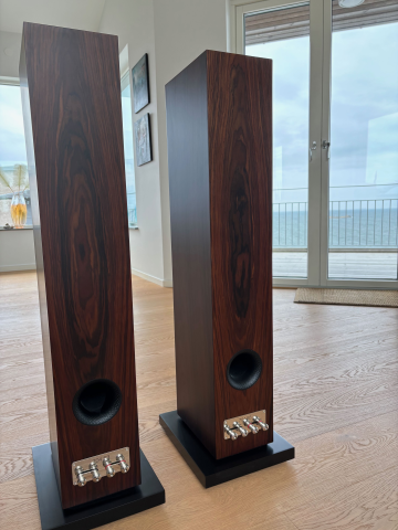 Bowers & Wilkins 704 s3