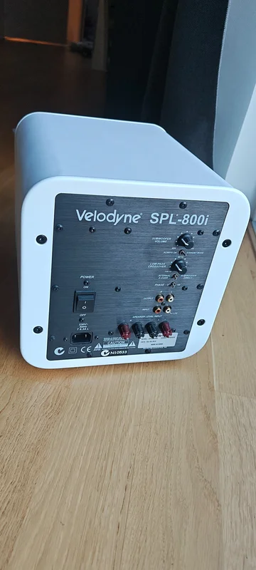 Velodyne SPL-800i vit &ndash; Kompakt subwoofer med rej&auml;lt tryck - Bild 2 av 3