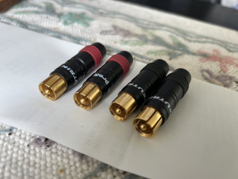  4 st. RCA Neutrik Profi Kontakter Säljes....