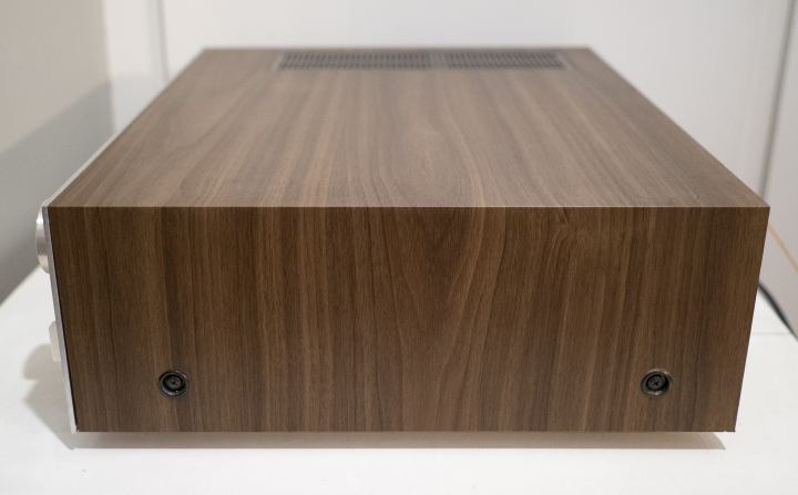 Akai AA-1020 AM/FM Stereo Receiver (1976-79)