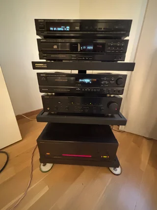 Komplett Denon-stapel med Standesign hifi-rack – 1 ägar...