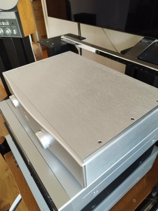HEGEL P10 Anniversary High End Preamplifier HEGEL P10 Anniversary High End Preamplifier - Billede 4 af 11