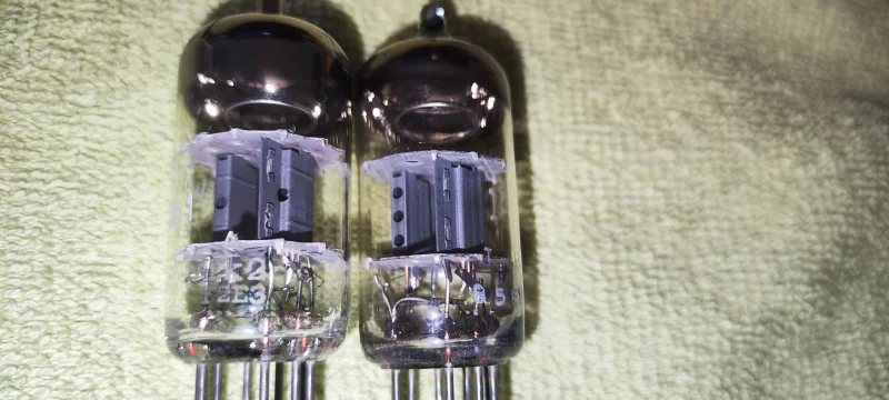 Matchat par philips miniwatt ECC81 60 fr&aring;n talet! - Bild 4 av 5