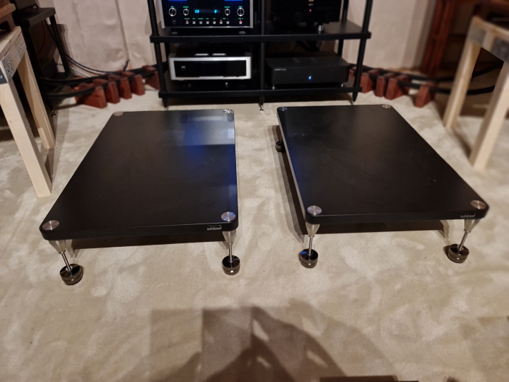 Solidsteel HY-A power amp/speaker stand