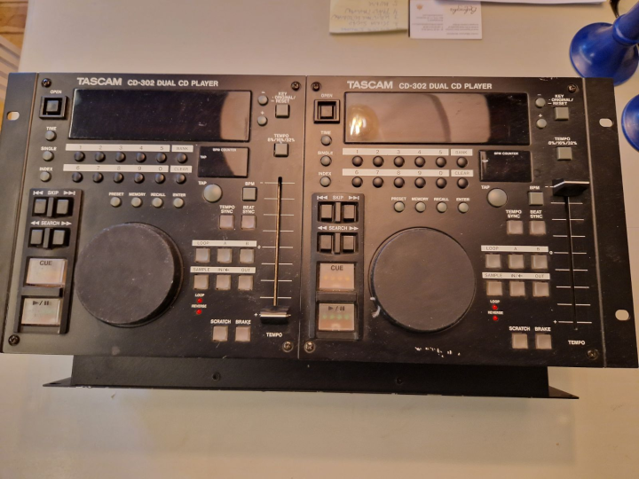  TASCAM CD-302 DUAL CD PLAYER