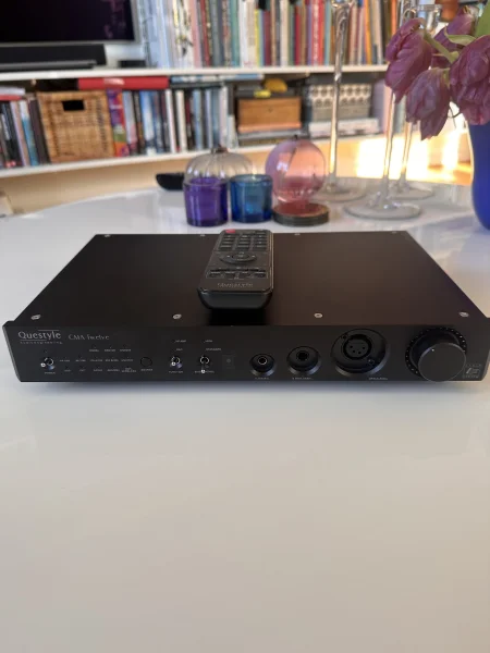 Questyle CMA Twelve h&ouml;rlursf&ouml;rst&auml;rkare/Dac - Bild 1 av 2