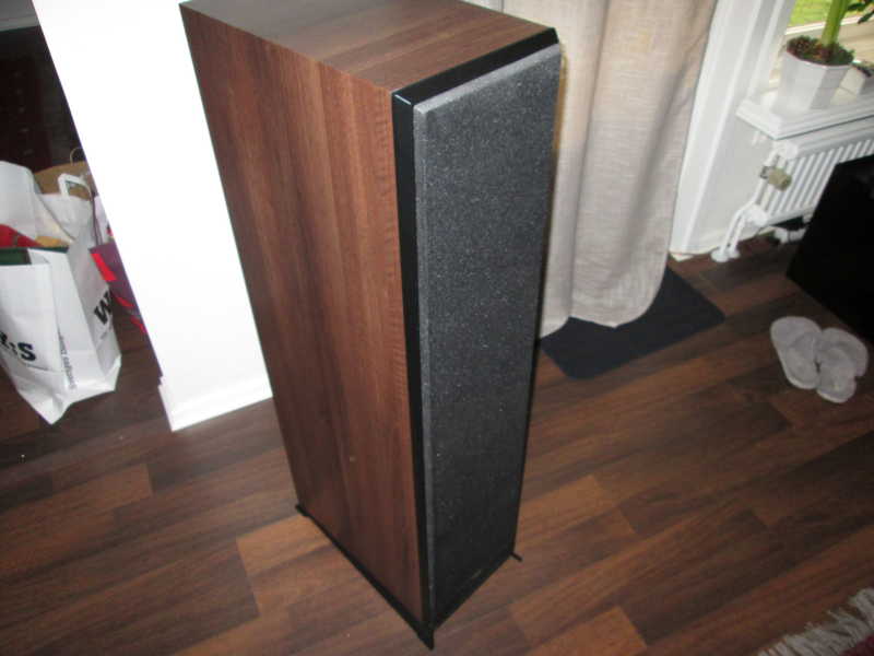 Klipsch Reference Premiere RP-8000F i valnöt  - Bild 2 av 2