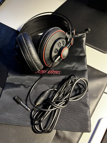 Stereohörlurar/studio phones Superlux HD-681 – Nya!