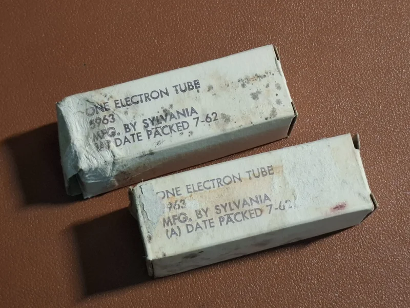 Sylvania 5963 / ECC82 / 12AU7 – Äkta NOS – Matchat par – Tillverkade 1962 Sylvania 5963 / ECC82 / 12AU7 – Äkta NOS – Matchat par – Tillverkade 1962 - Bild 3 av 8