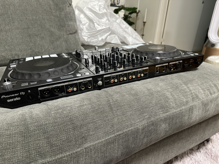 Pioneer DDJ-1000SRT (Serato) + Decksaver