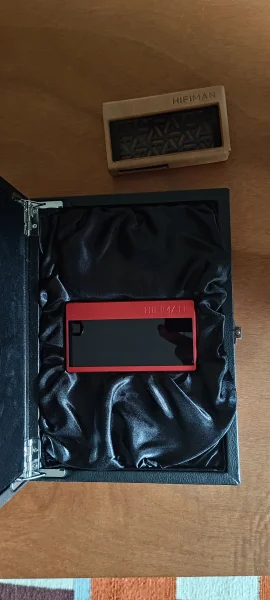 Hifiman HM1000 Red &ndash; R2R DAC & H&ouml;rlursf&ouml;rst&auml;rkare - Bild 1 av 4