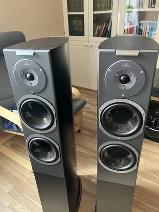 Audiovector R3 signature Black ash