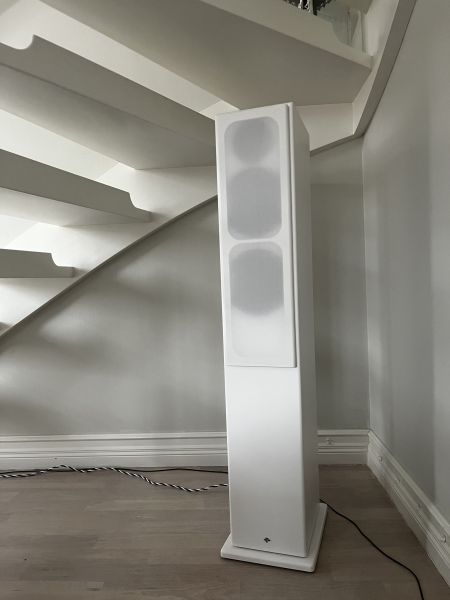 Totem Kin Play Tower - aktiva högtalare  - Bild 1 av 3