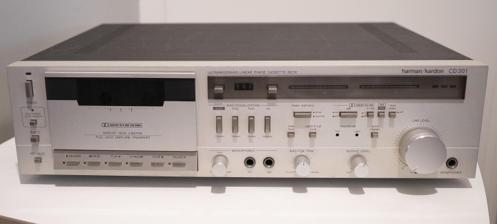 Harman Kardon CD301 Ultra Wideband Linear Phase Cassette Deck (1982)